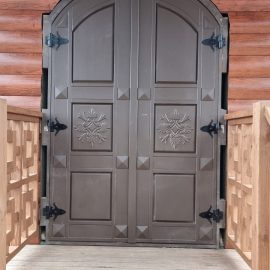 Дверь двойная с резьбой